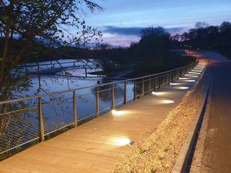 Réception des travaux d’éclairage public du lac de Rabodanges : lumière sur cette réalisation sur-mesure
