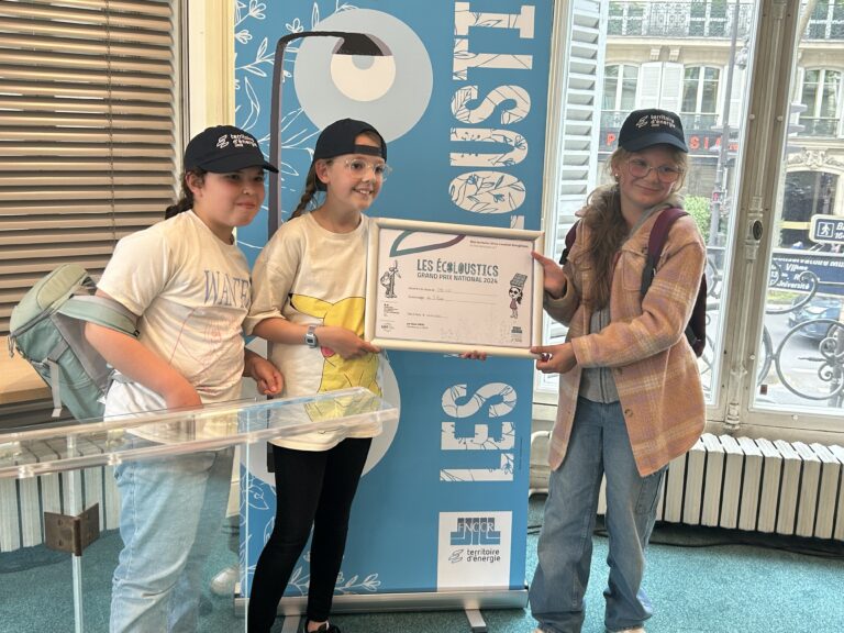 Les CM1/CM2 de l’école « Les 3 Rives » d’Hauterive remportent le prix national « Les Écoloustics » à Paris